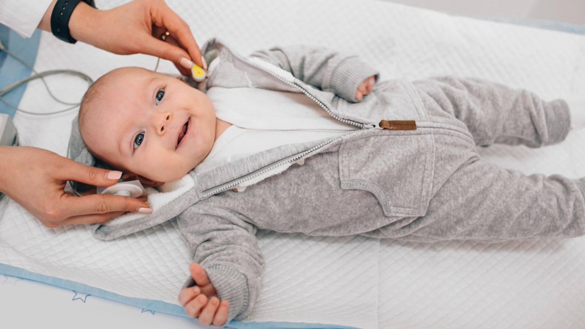 Entenda como funciona o teste da orelhinha para os bebês Binaural